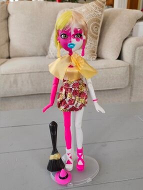 MGA Bratz Bratzillaz Glam Gets Wicked Switch-A-Witch Flower Clown Doll Flawed